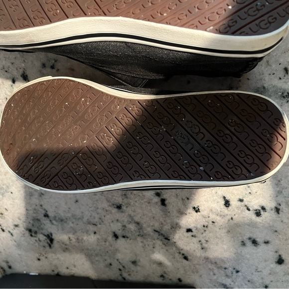 UGG shoes - Picture 4 of 4
